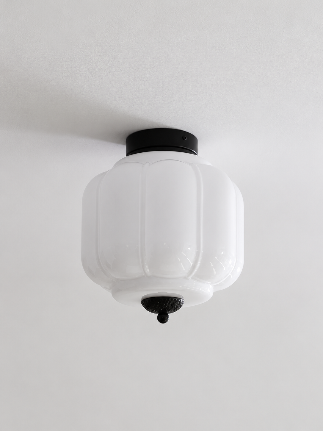 Fluted glass ceiling light, Black, White, 24 cm