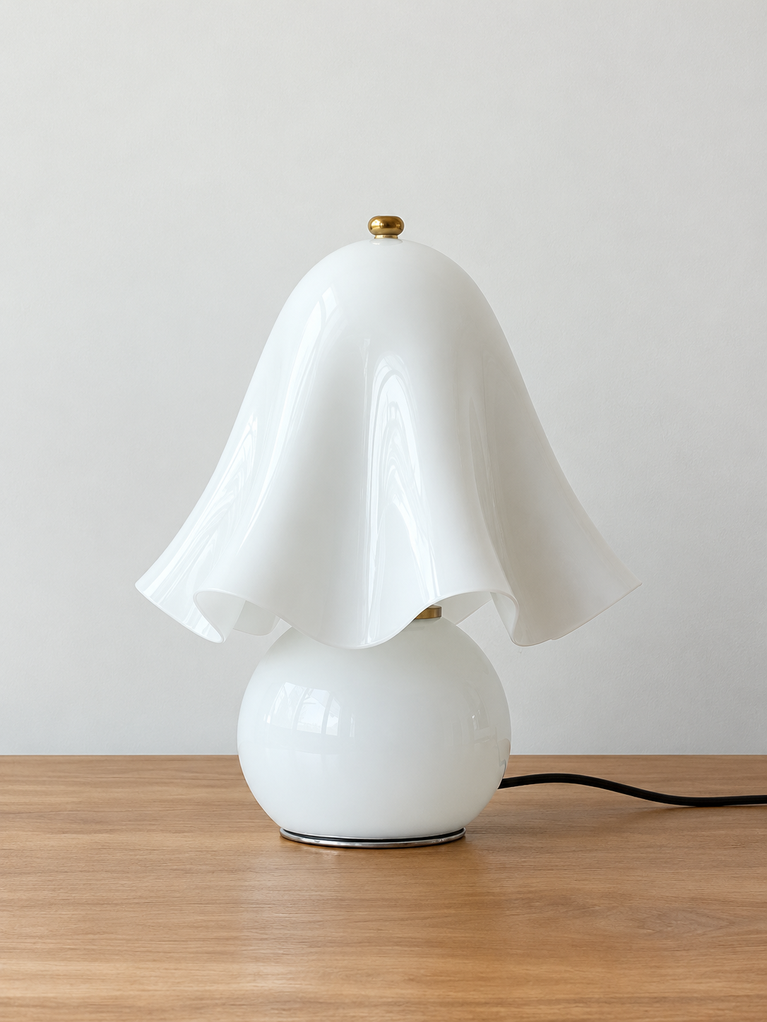 White draped glass table lamp, without beads