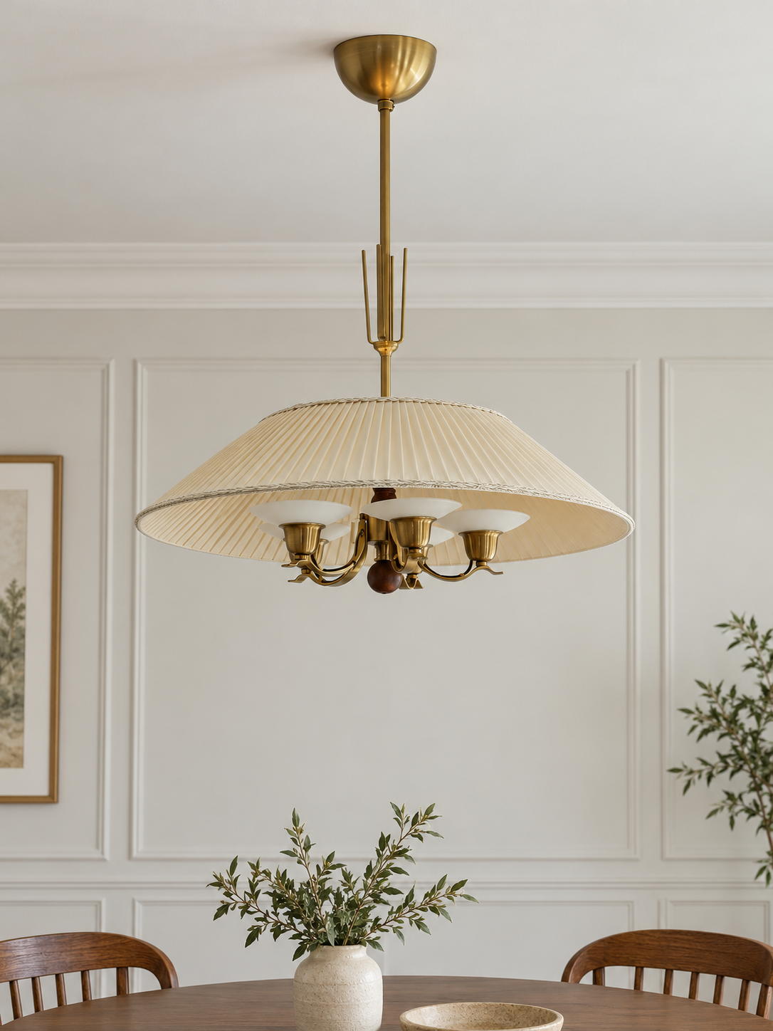 Five-light MD4600 chandelier over dining table, lights off