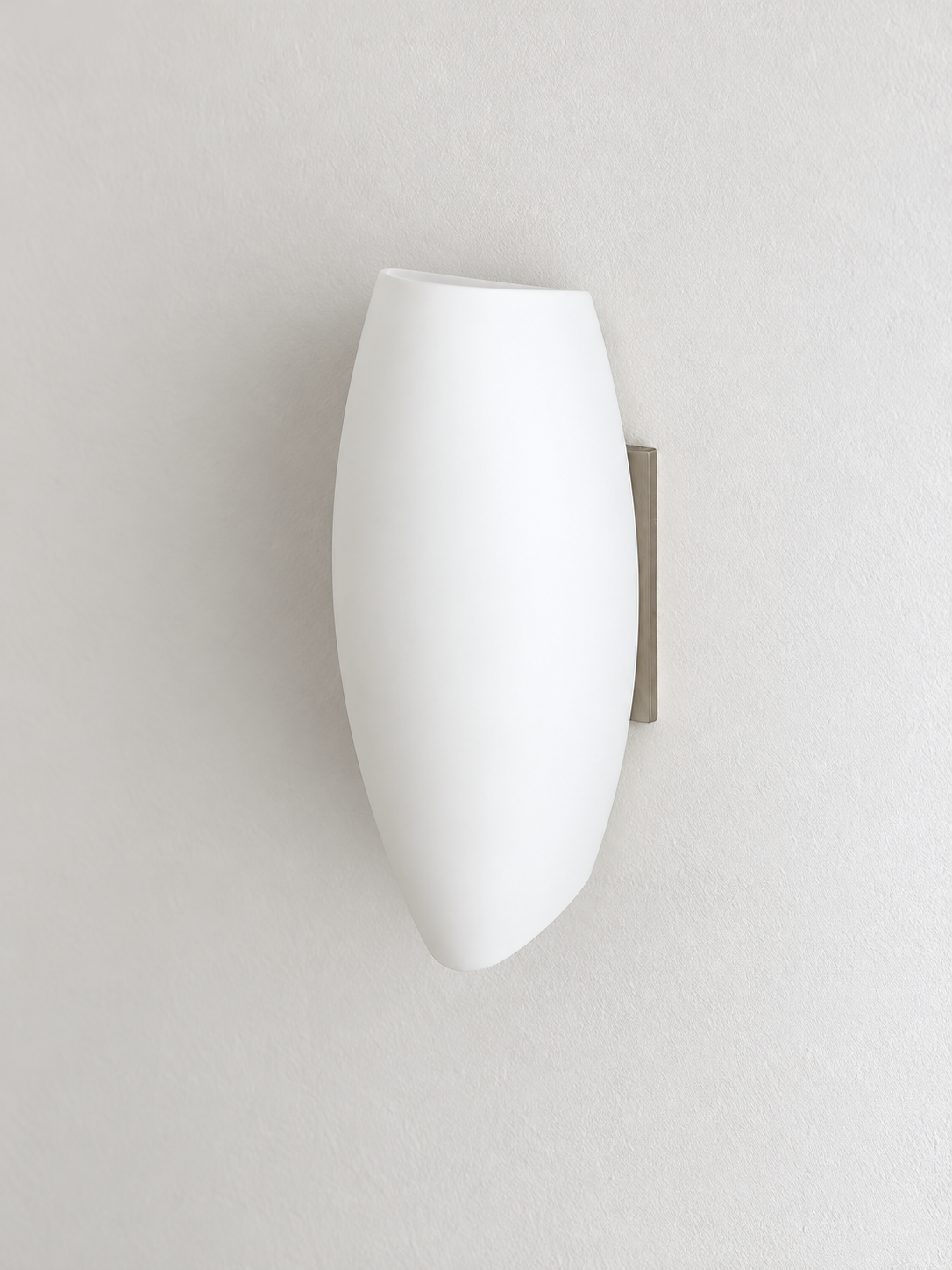 Curved glass wall light room view, lamp off