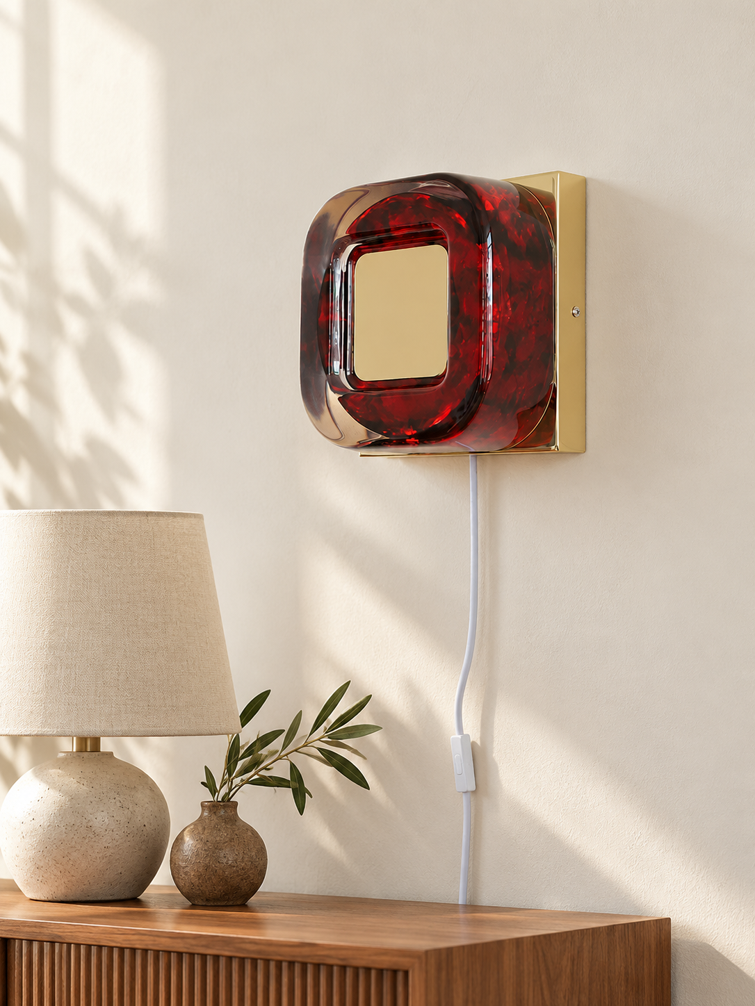 Red resin wall light square gold hero
