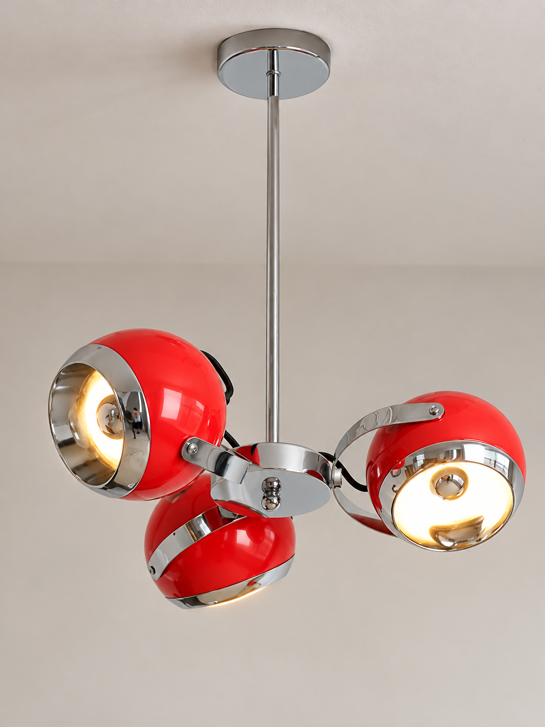 Retro Three Head Chrome Pendant Light – Horizontal B / Red / Half-Mirror Bulbs