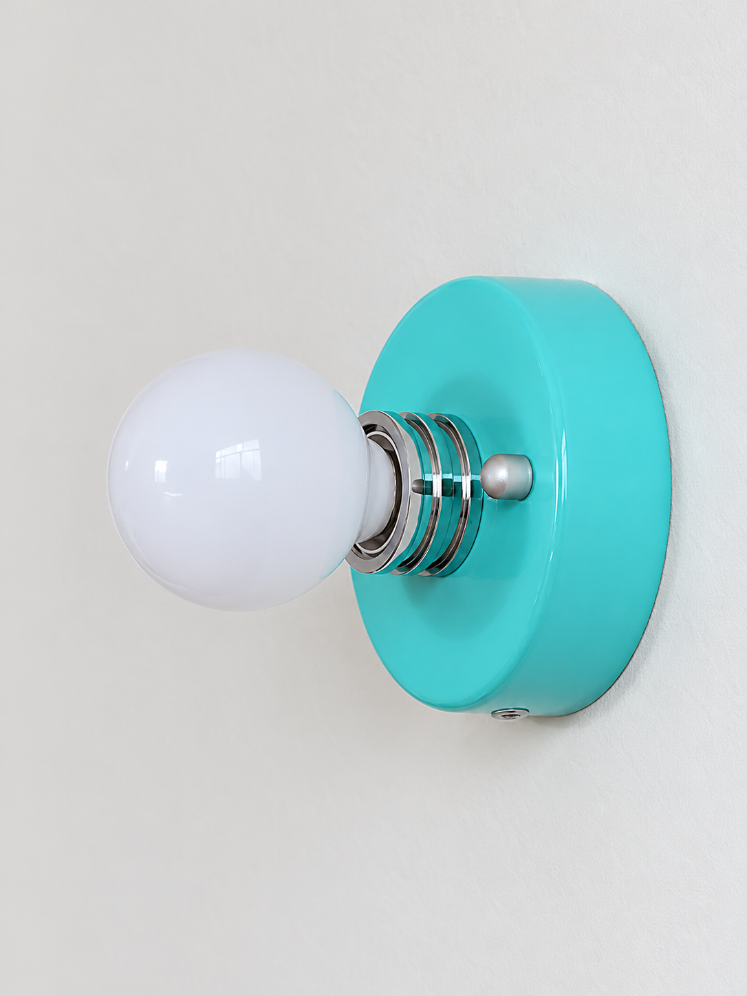 Round Backplate Exposed Bulb Wall Light – Turquoise Blue / Opal White Bulb