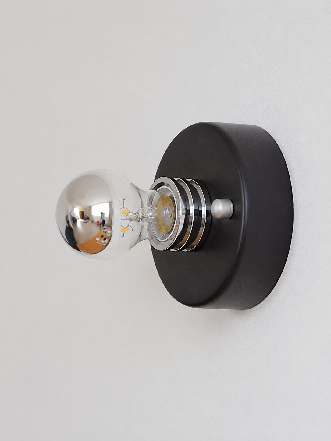 Round Backplate Exposed Bulb Wall Light – Black / Half-Mirror Bulb