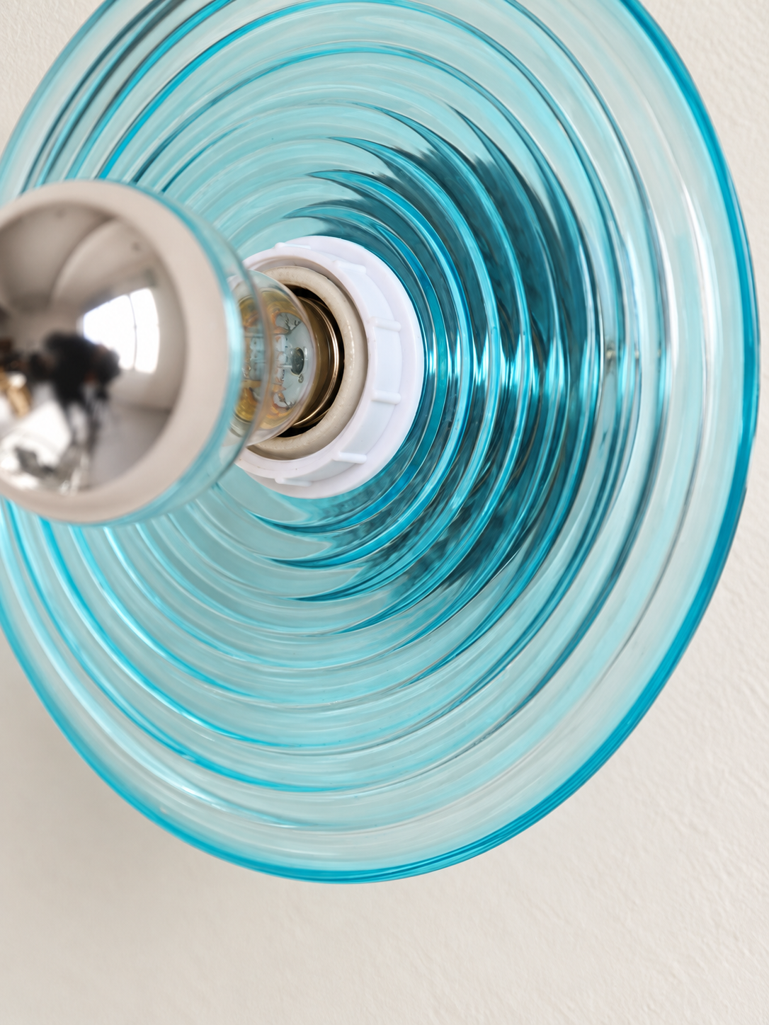 Ripple glass and half-mirror bulb detail