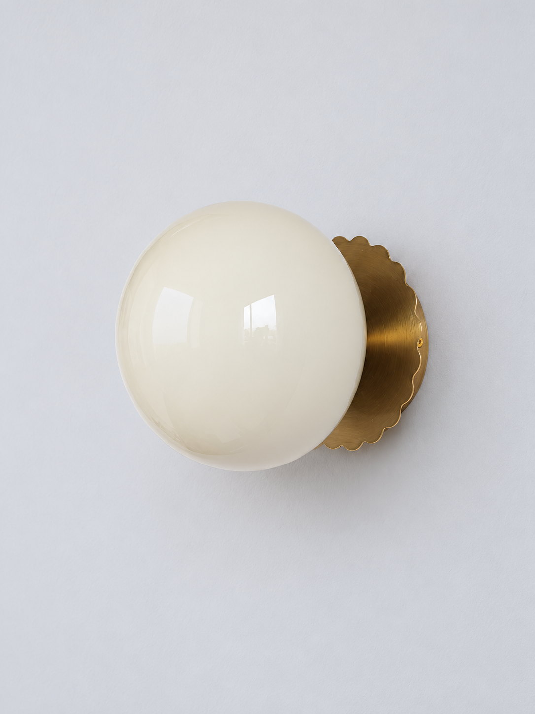 Scalloped-Mount Glass Globe Wall Sconce — Copper-Tone / Cream — unlit product view