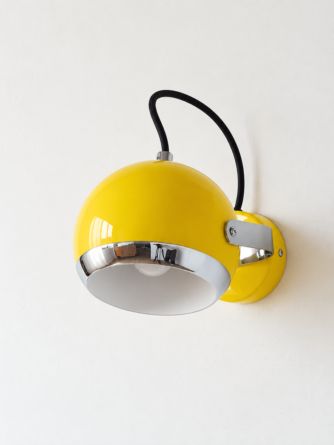Retro dome wall spotlight 01 yellow opal hardwired