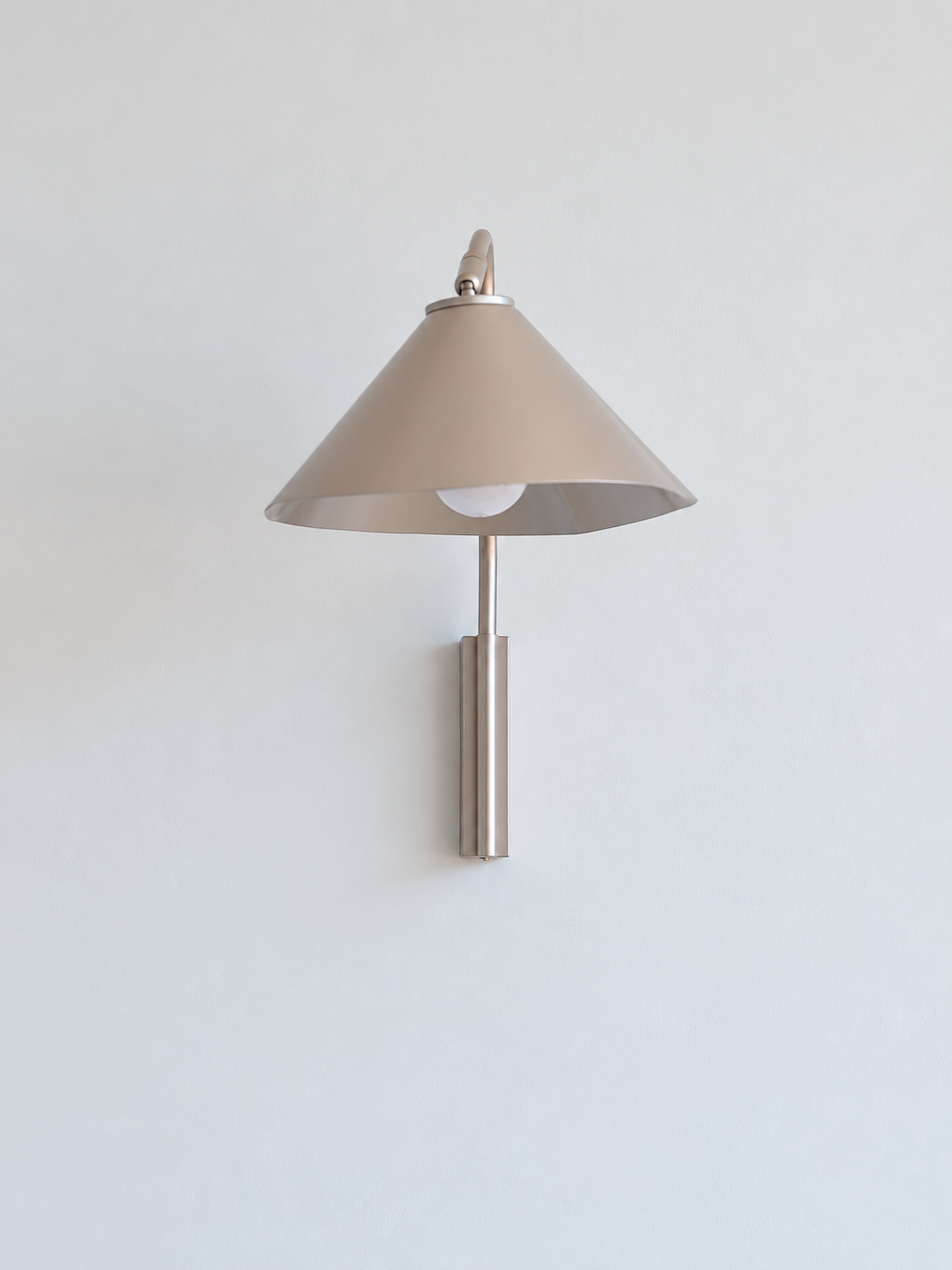 MB4742 detail 2 product photograph