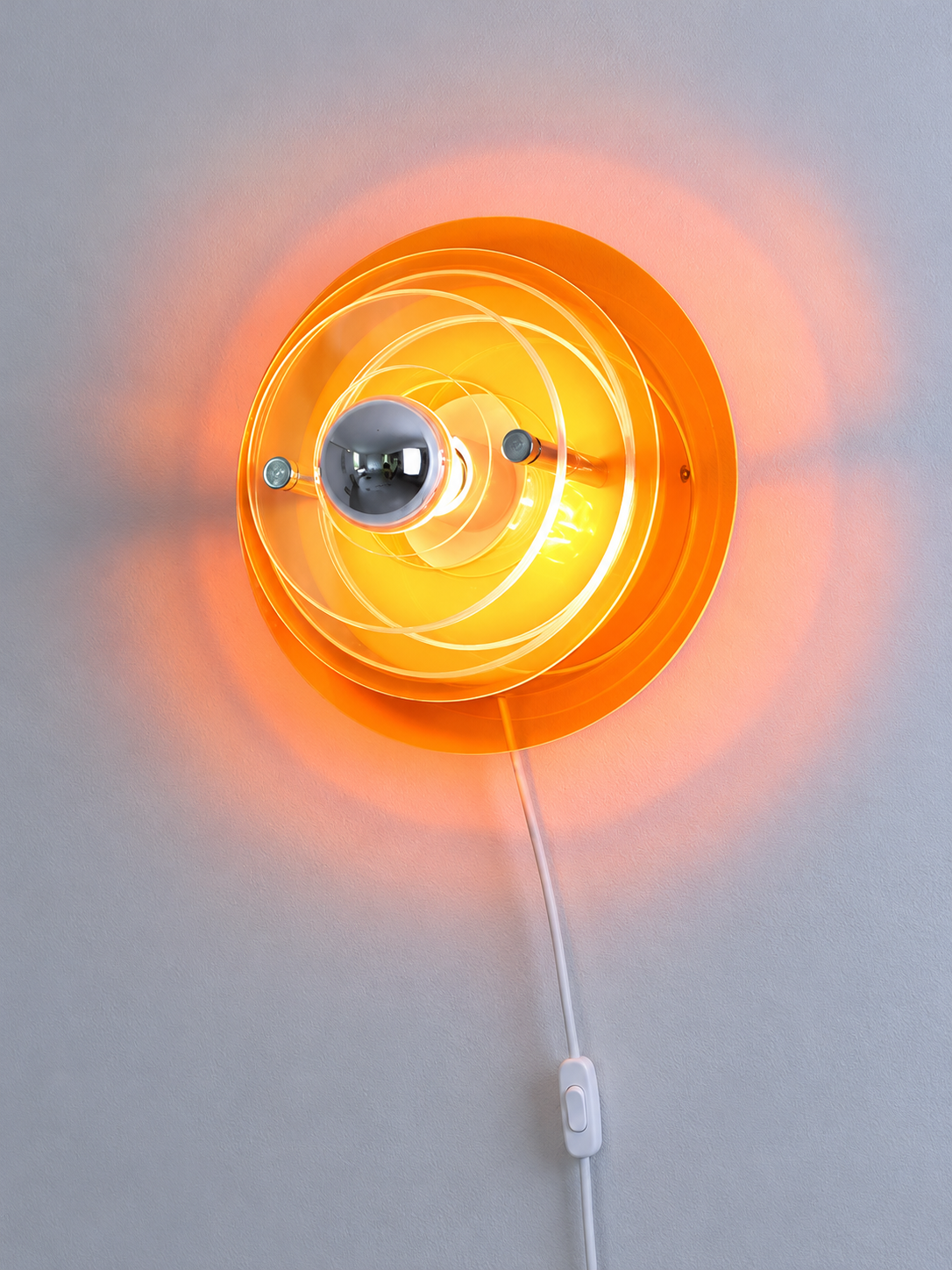 30 cm / Plug-In / Color in Order Note wall sconce; demonstration bulb not included; pictured color is an example only