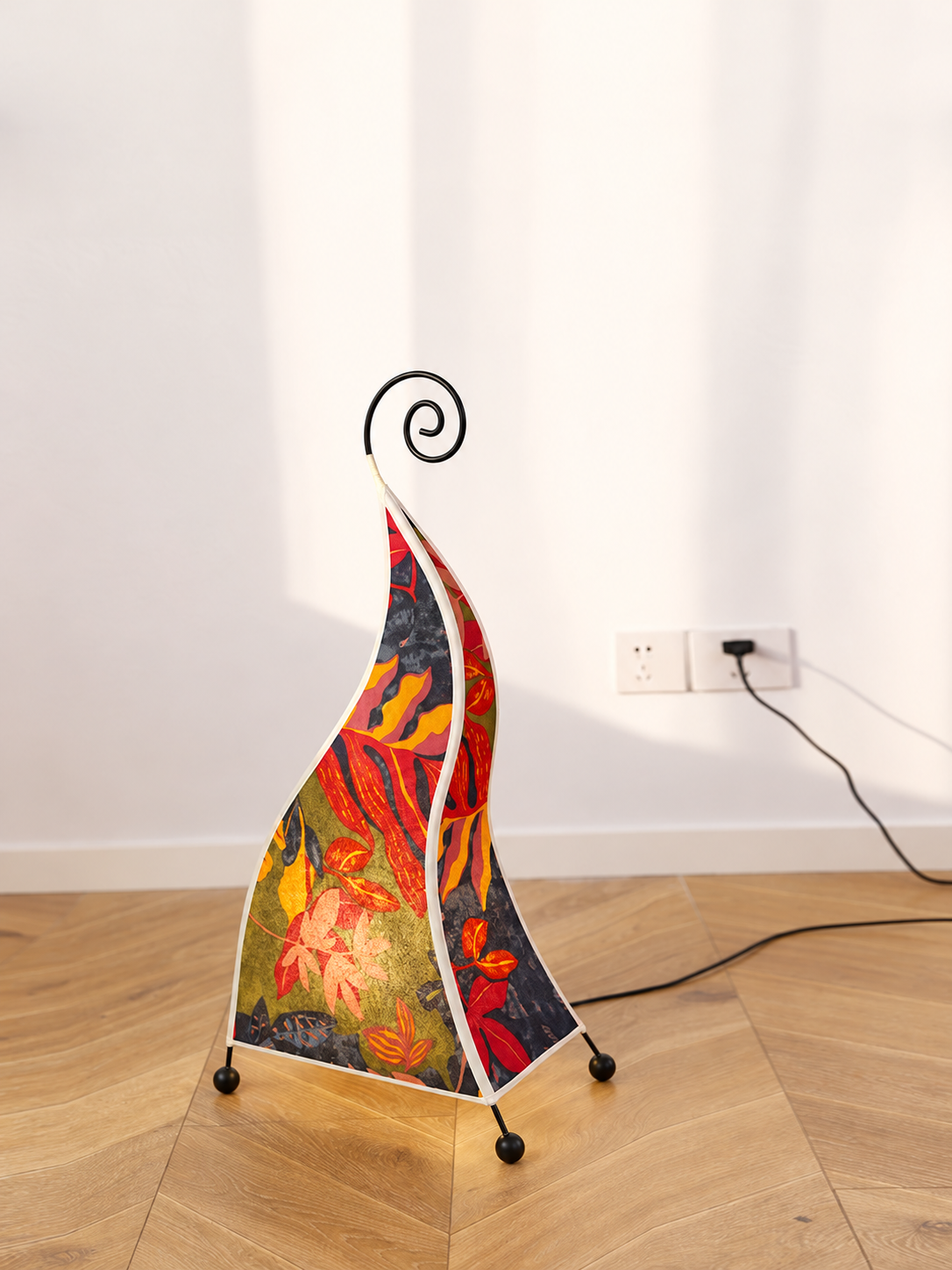 Colorful Leaves patterned fabric floor lamp with spiral iron top, 76 cm